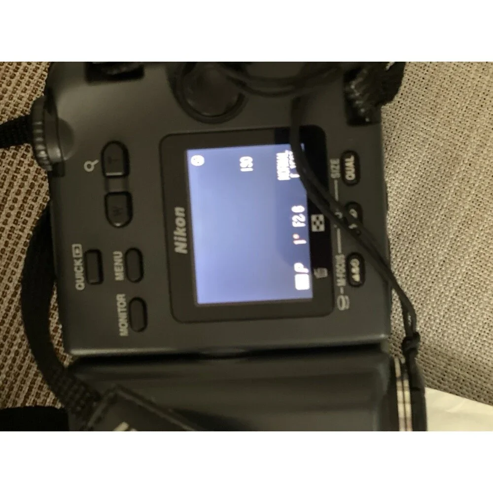Nikon Cool Pix 995 Digitial Camera Outfit With Carrying Case